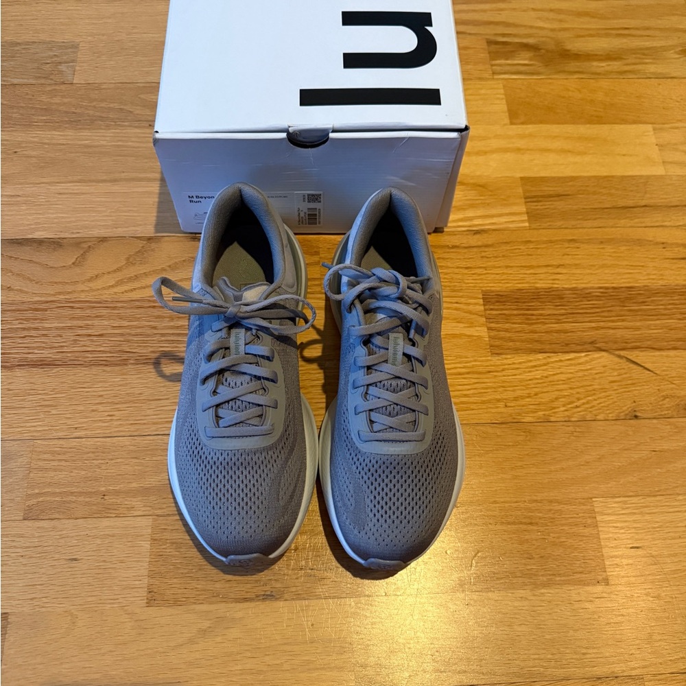 Men's Lululemon beyonfeel running shoe